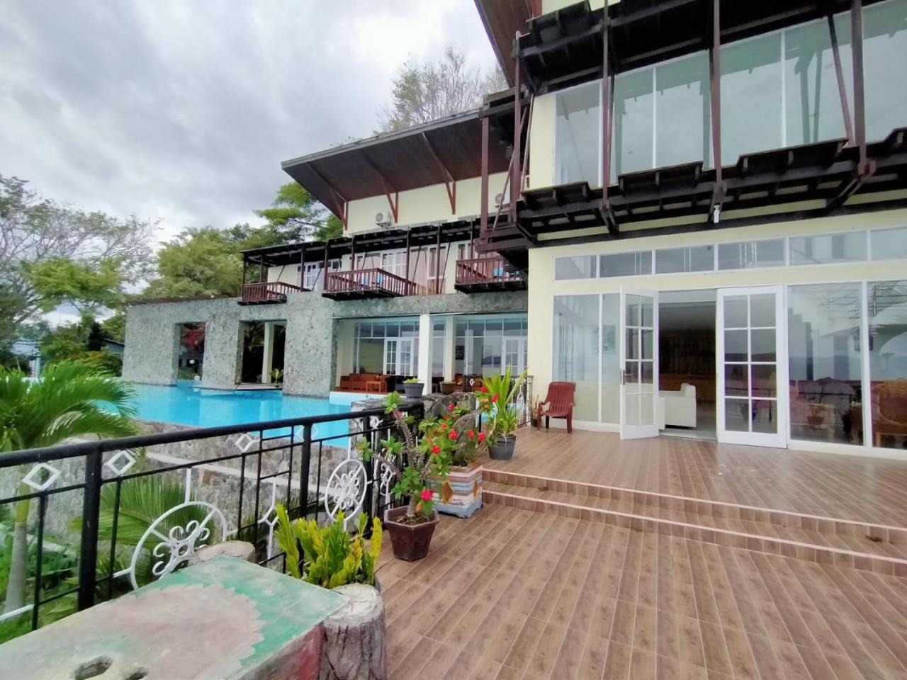 Tiara Bunga Hotel & Villa Balige Exterior foto