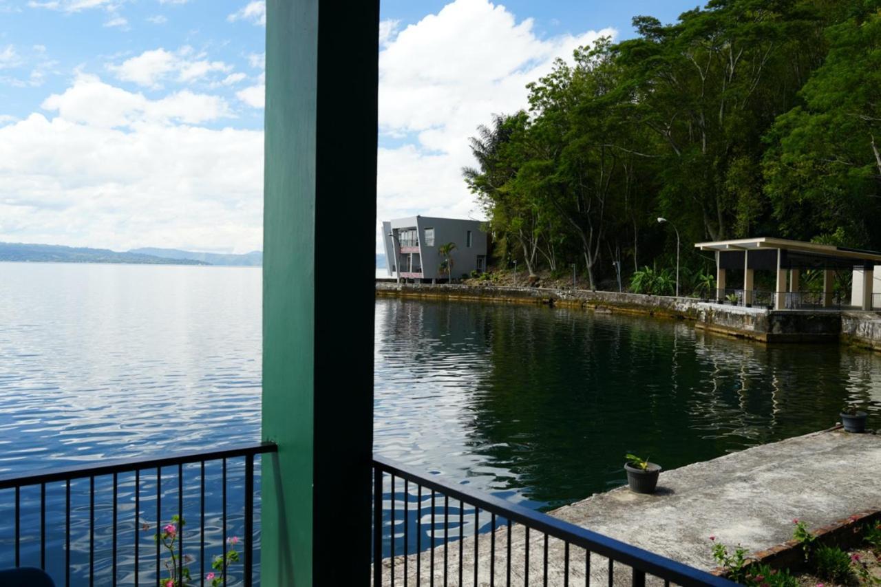 Tiara Bunga Hotel & Villa Balige Exterior foto