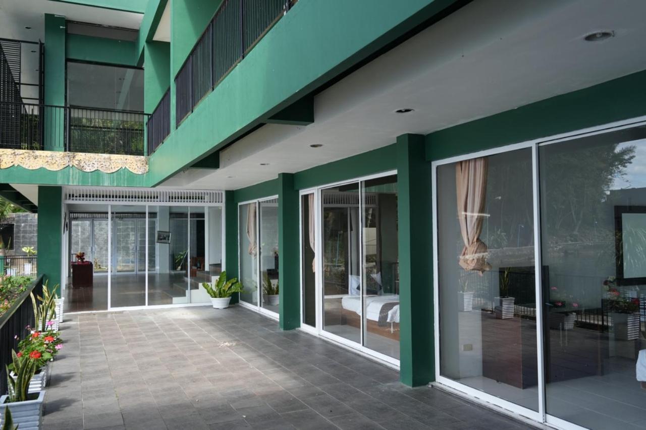 Tiara Bunga Hotel & Villa Balige Exterior foto