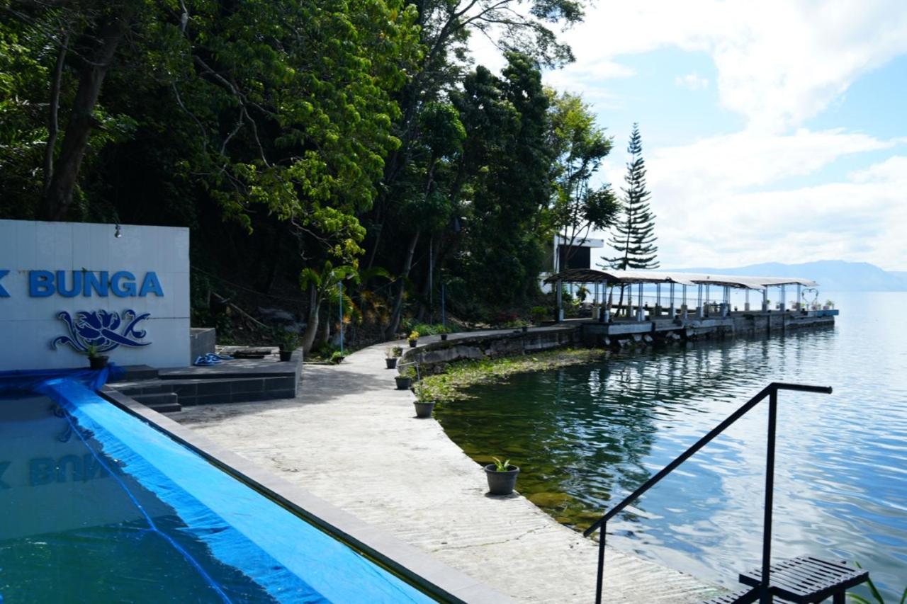 Tiara Bunga Hotel & Villa Balige Exterior foto