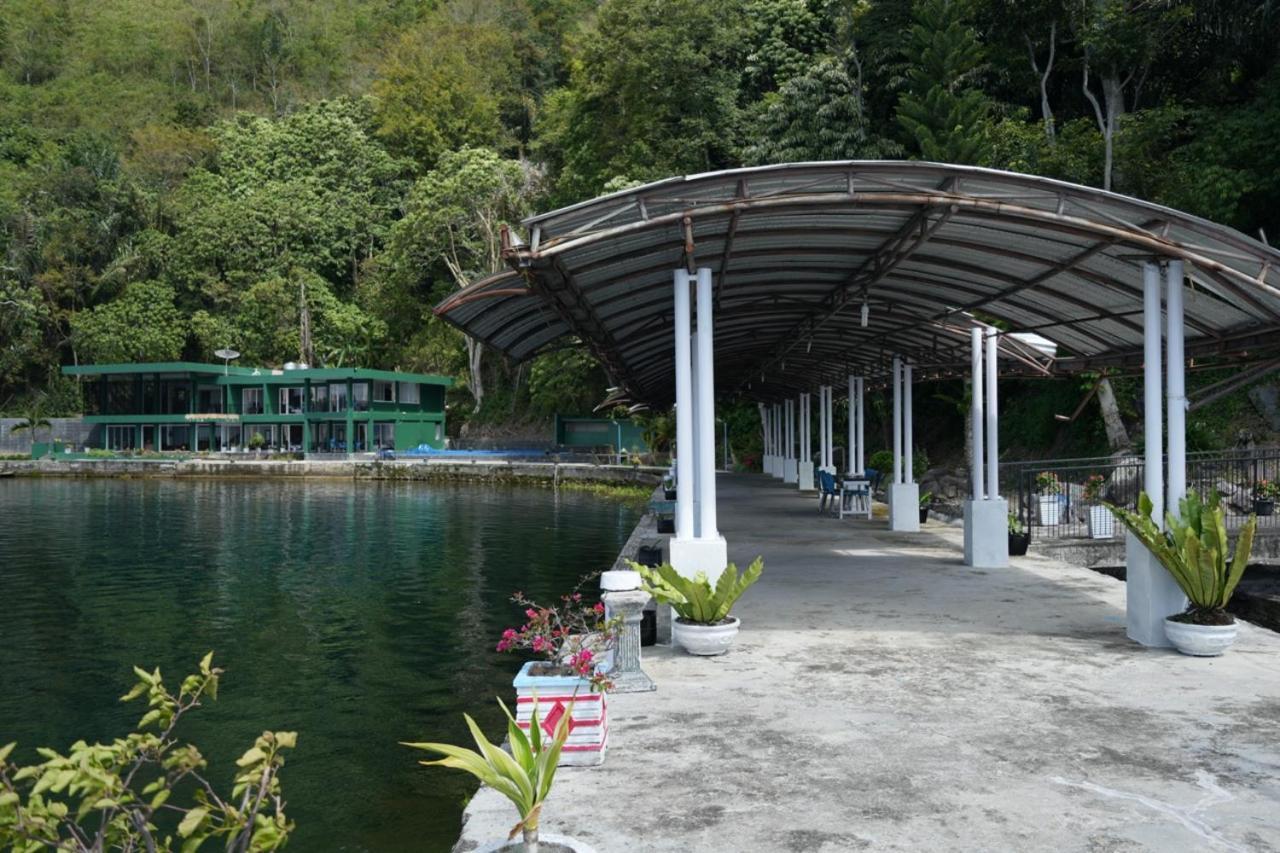 Tiara Bunga Hotel & Villa Balige Exterior foto