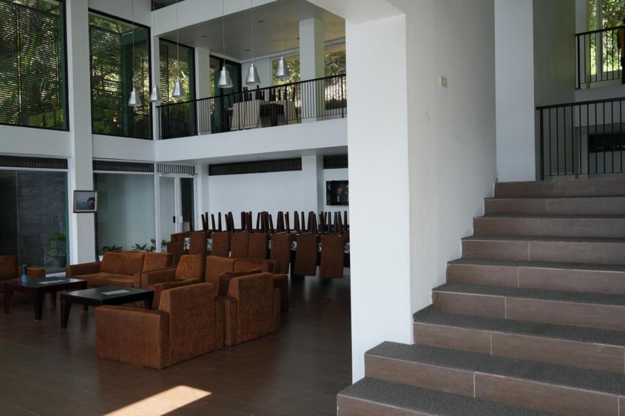 Tiara Bunga Hotel & Villa Balige Exterior foto