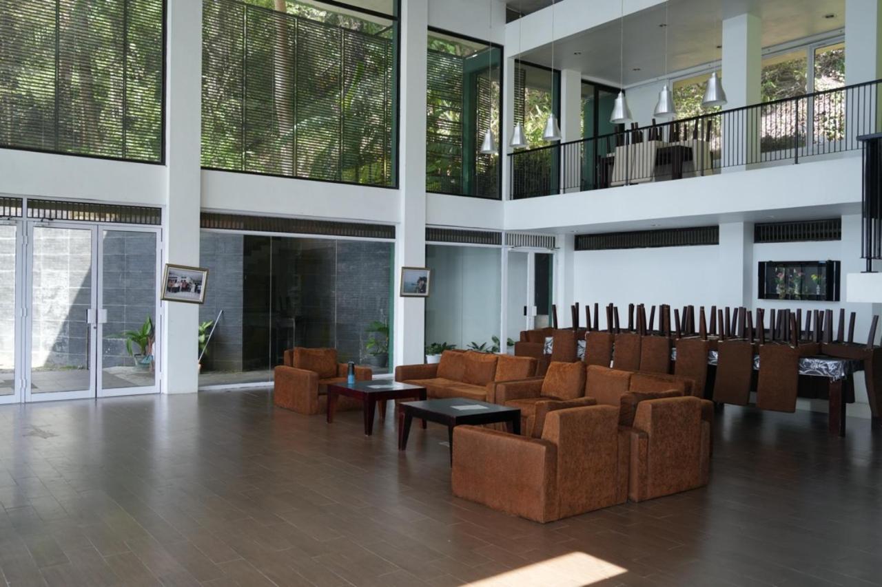 Tiara Bunga Hotel & Villa Balige Exterior foto