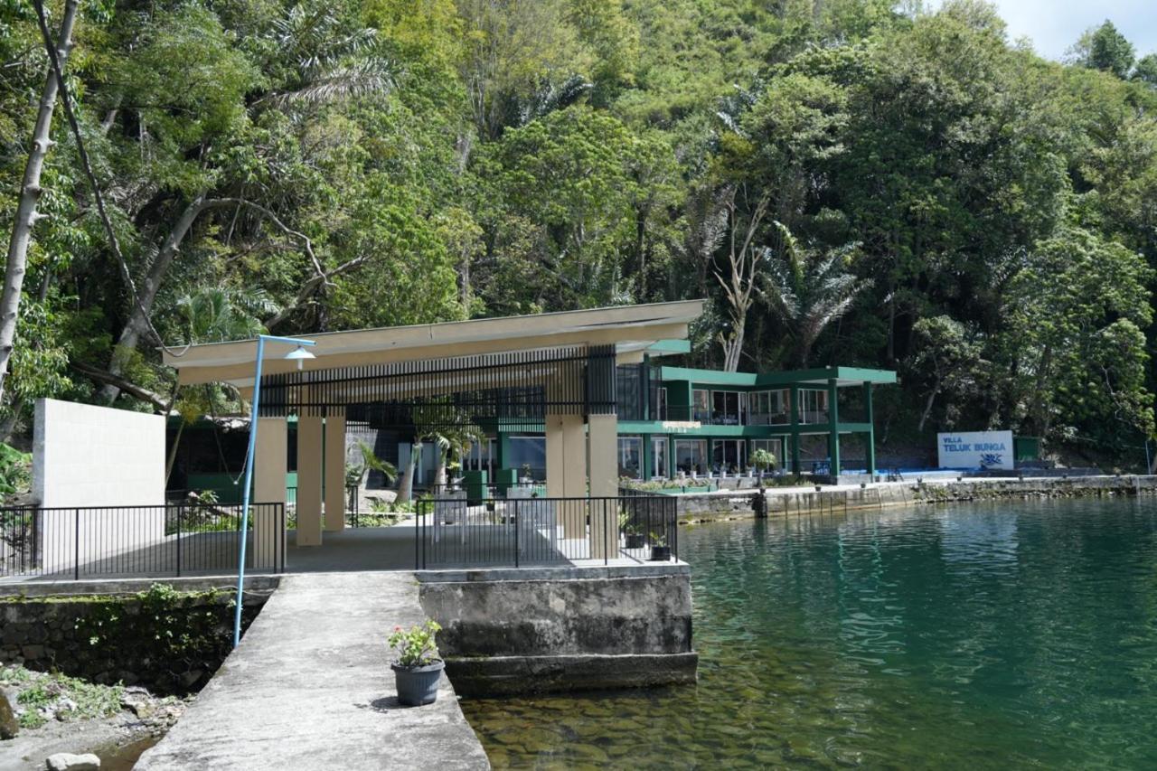 Tiara Bunga Hotel & Villa Balige Exterior foto