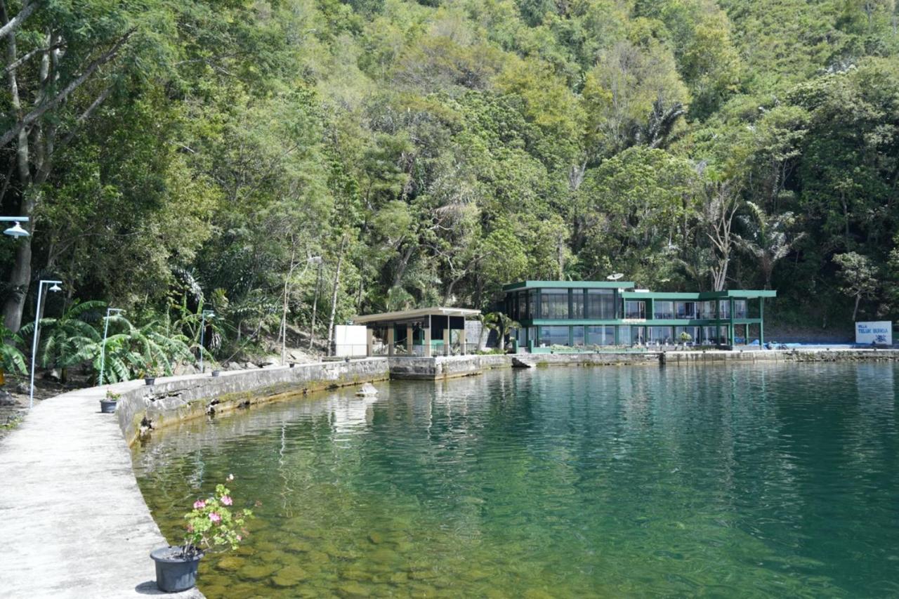 Tiara Bunga Hotel & Villa Balige Exterior foto