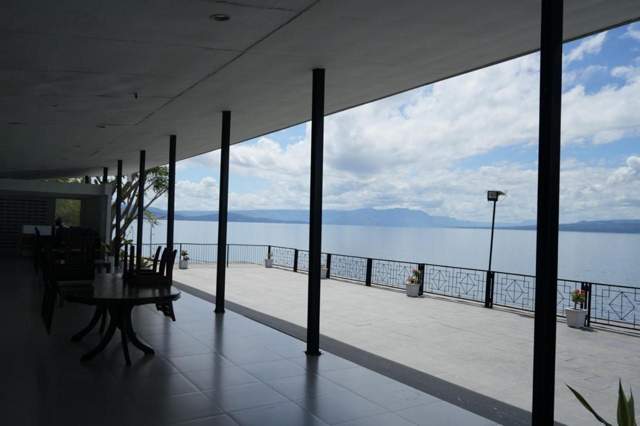 Tiara Bunga Hotel & Villa Balige Exterior foto