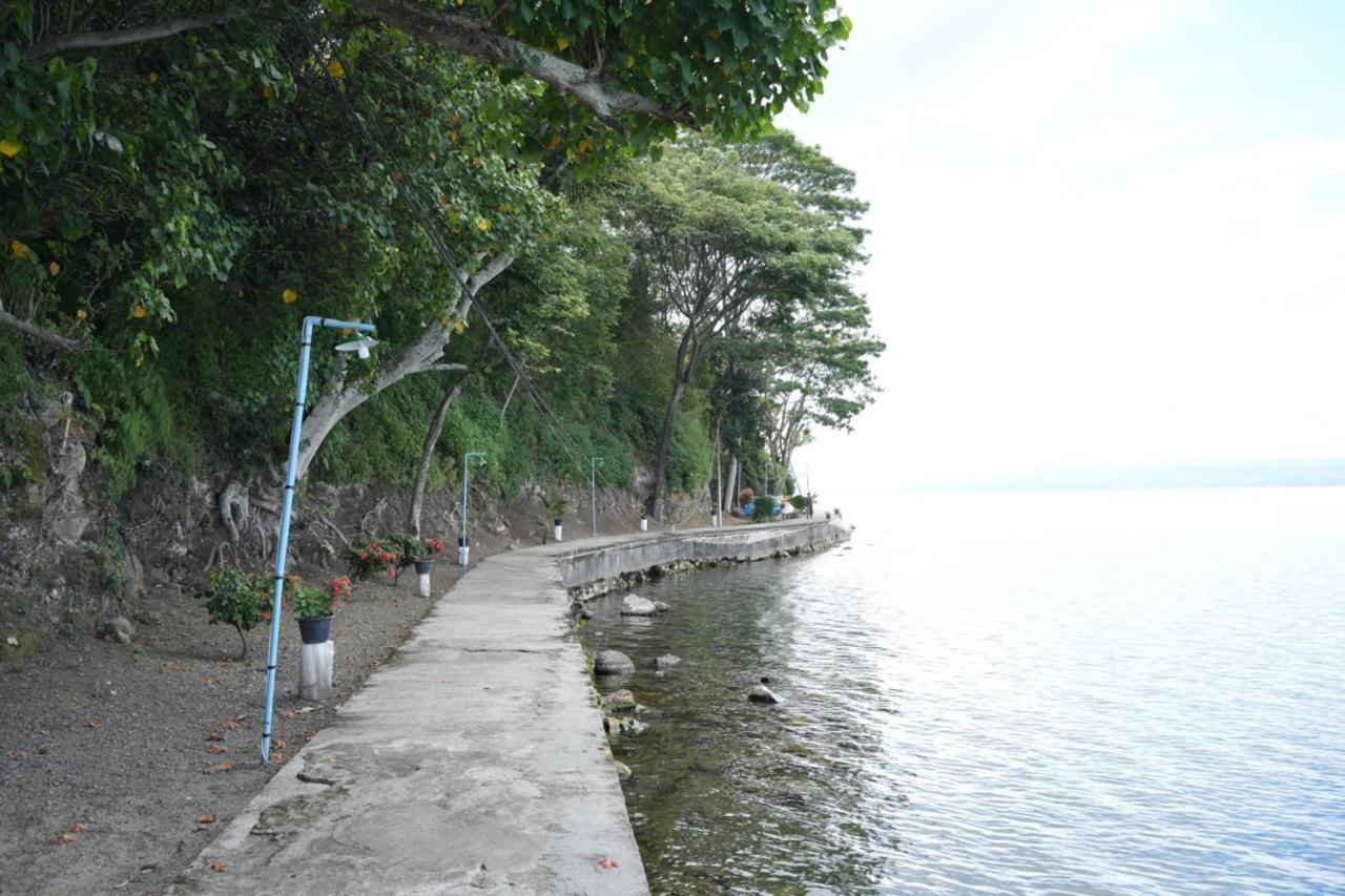 Tiara Bunga Hotel & Villa Balige Exterior foto