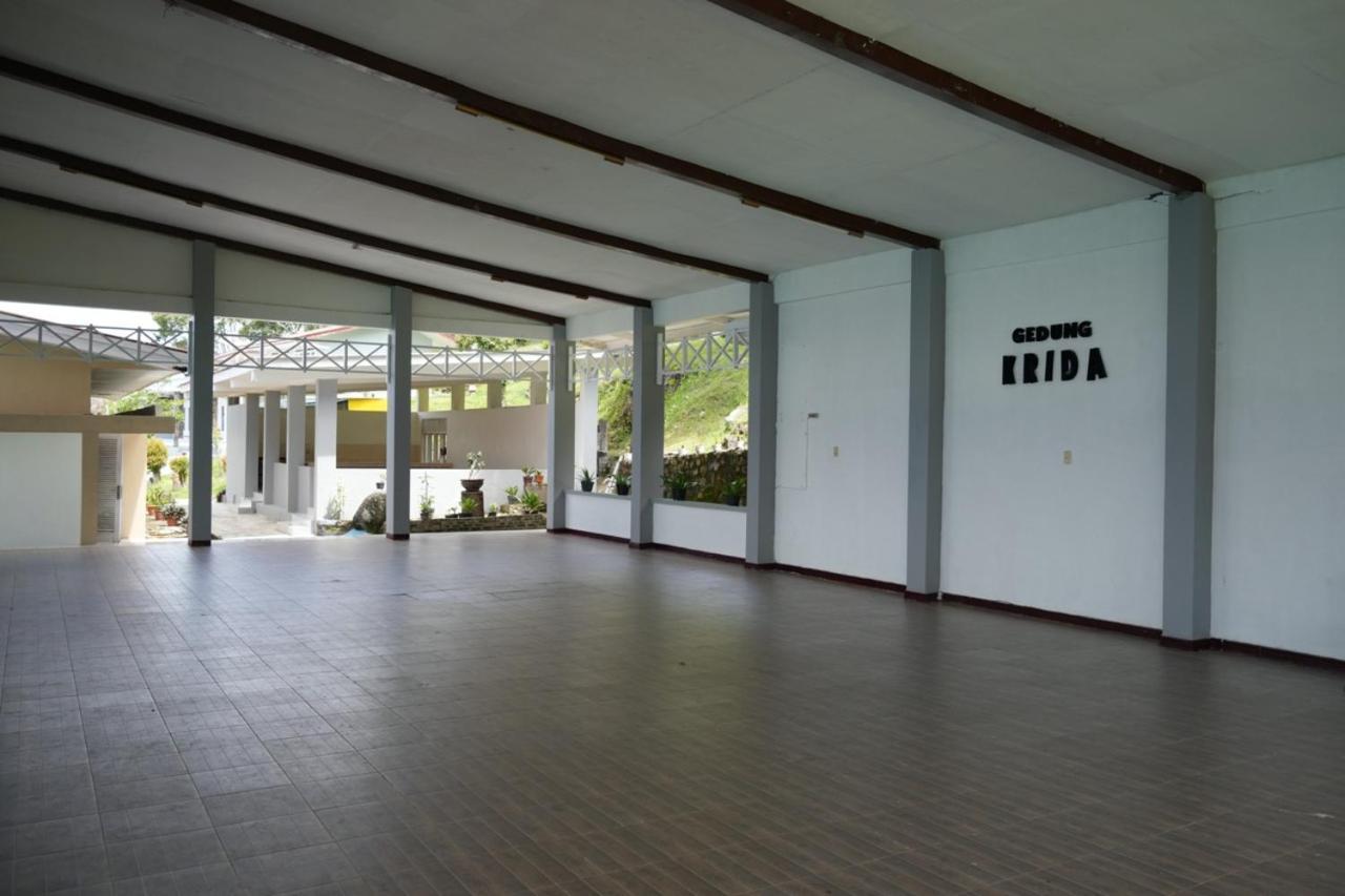 Tiara Bunga Hotel & Villa Balige Exterior foto