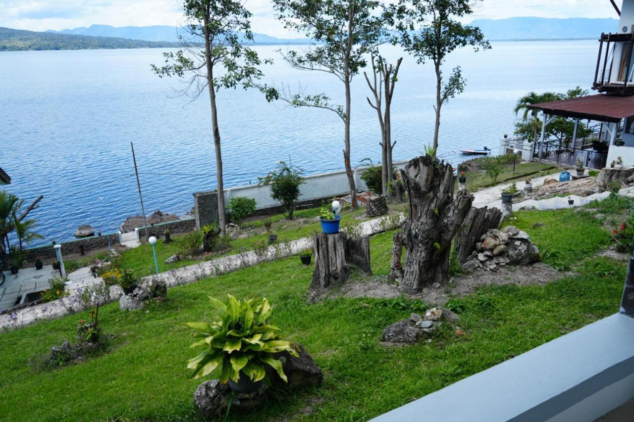 Tiara Bunga Hotel & Villa Balige Exterior foto